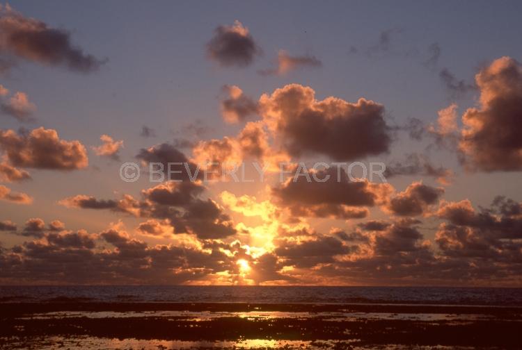 (Multiple values);sun;water;manihi french polynesia